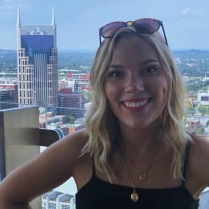 Meet your Posher, Kayla